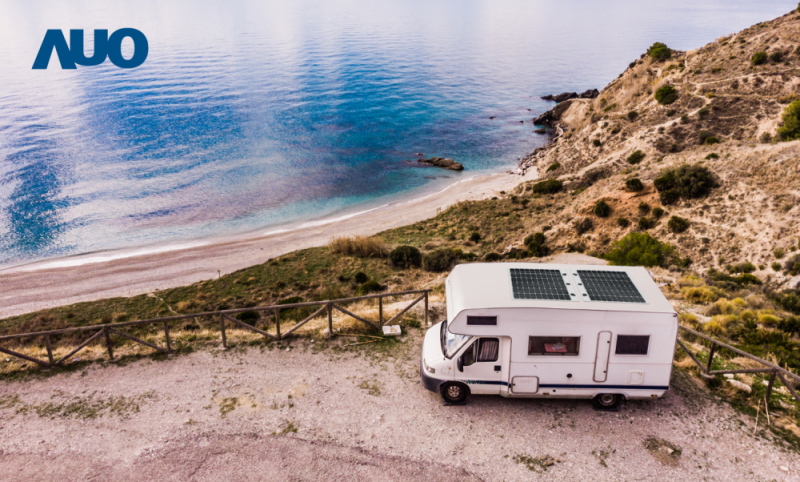 「可撓輕量化太陽光電板SunCurva」使用輕量特殊耐候型複合板取代傳統太陽能板的玻璃前板，不僅降低70%重量，每米平方僅3Kg；具有抗衝擊性能及通過電磁相容性測試，可應用於交通運輸工具，如露營車、遊艇等